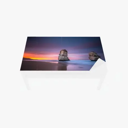 Adesivo per tavolo e scrivania tramonto tra faraglioni sul mare • Wallissimo®