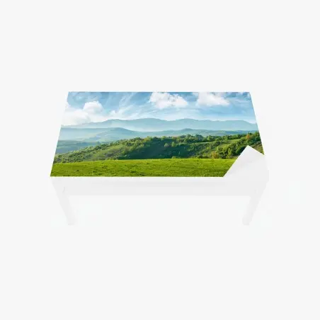 Adesivo per tavolo e scrivania panorama primaverile sulle colline verdi • Wallissimo®