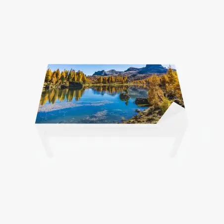 Adesivo per tavolo e scrivania paesaggio alpino autunnale • Wallissimo®