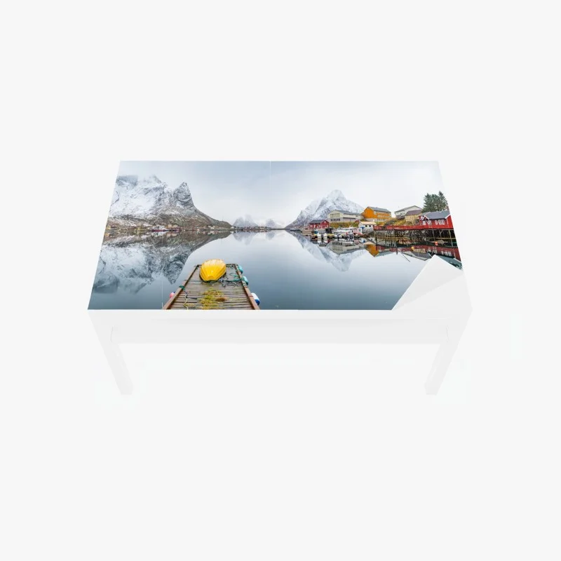 Adesivo per tavolo e scrivania riflessi sul fiordo innevato • Wallissimo® Adesivo per tavolo e scrivania riflessi sul fiordo innevato • Wallissimo®