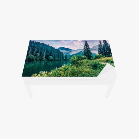 Adesivo per tavolo e scrivania alba nebbiosa sul lago • Wallissimo®