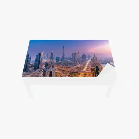 Adesivo per tavolo e scrivania panorama notturno di Dubai con skyline moderno • Wallissimo®