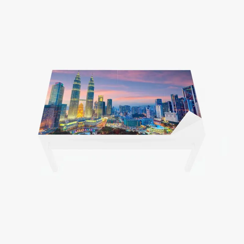 Adesivo per tavolo e scrivania tramonto urbano a Kuala Lumpur: skyline luminoso