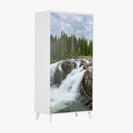 Adesivo per armadio cascata impetuosa nella foresta • Wallissimo®
