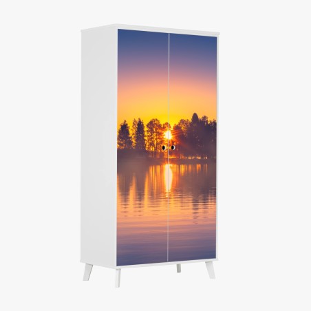 Adesivo per armadio lago al tramonto con riflessi dorati • Wallissimo®