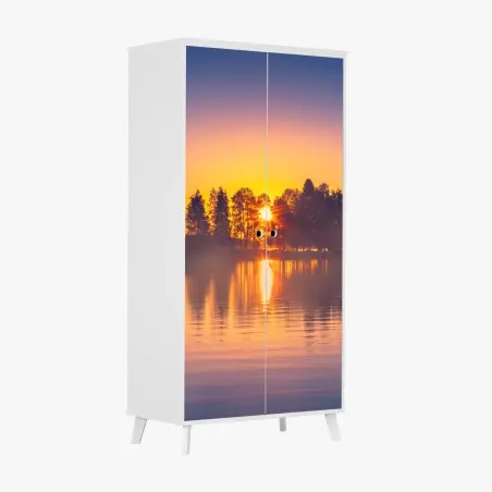 Adesivo per armadio lago al tramonto con riflessi dorati • Wallissimo®