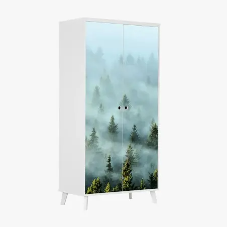 Adesivo per armadio foresta nebbiosa sulle montagne • Wallissimo®