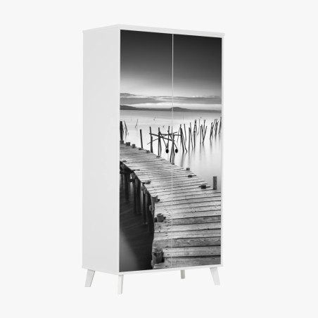 Adesivo per armadio molo solitario sul mare in bianco e nero • Wallissimo®