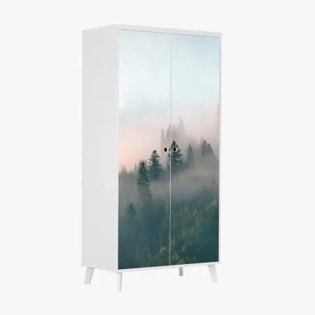 Adesivo per armadio alba nella foresta avvolta dalla nebbia • Wallissimo®