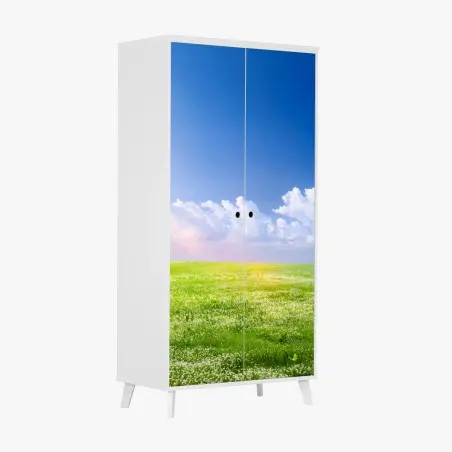 Adesivo per armadio prato primaverile sotto il cielo azzurro • Wallissimo®