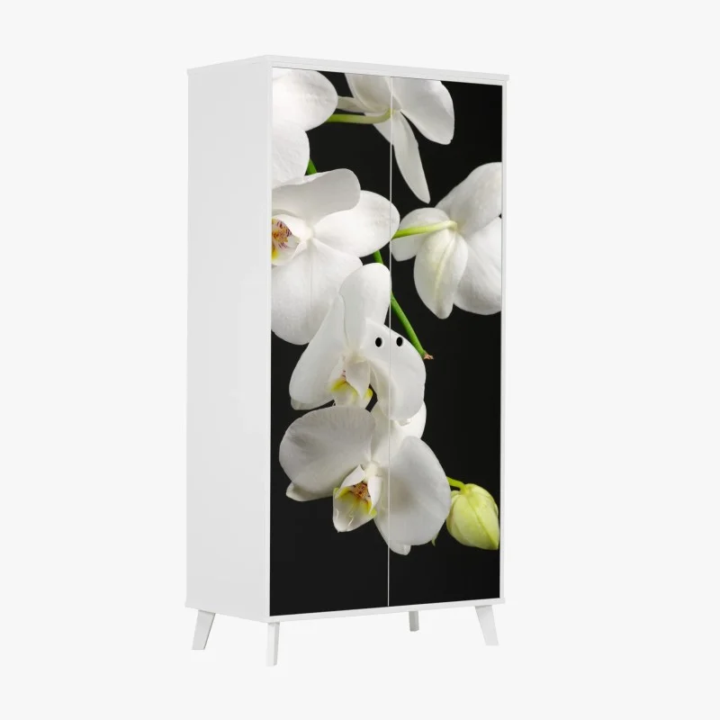 Adesivo per armadio eleganza di orchidee bianche su sfondo nero