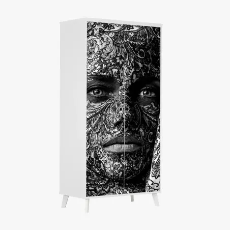 Adesivo per armadio ritratto ornamentale in bianco e nero • Wallissimo®
