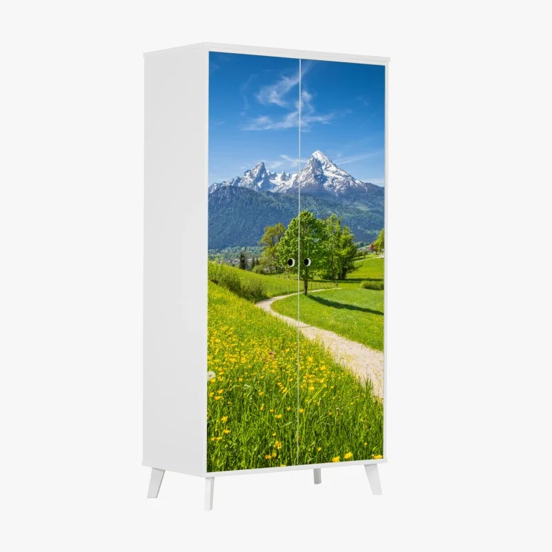 Adesivo per armadio panorama alpino primaverile con sentiero fiorito