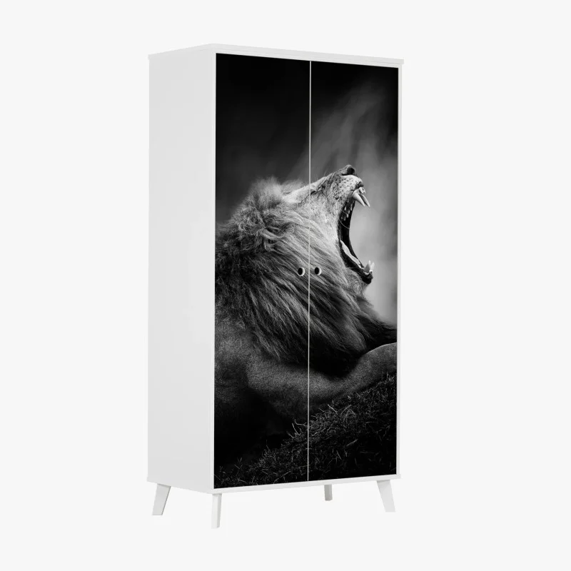 Adesivo per armadio leone maestoso in bianco e nero