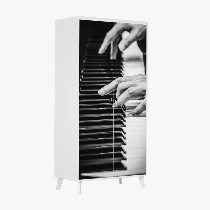 Adesivo per armadio mani sul pianoforte in bianco e nero