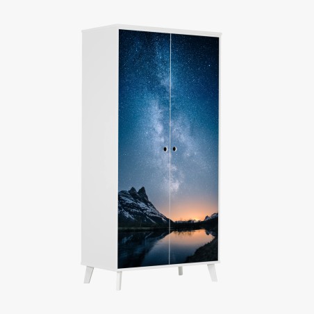 Adesivo per armadio cielo della Via Lattea sopra montagne e fiume • Wallissimo®