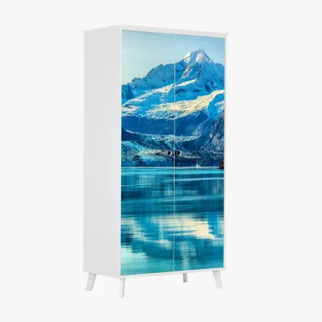 Adesivo per armadio riflessi glaciali: panorama montano sul lago • Wallissimo®