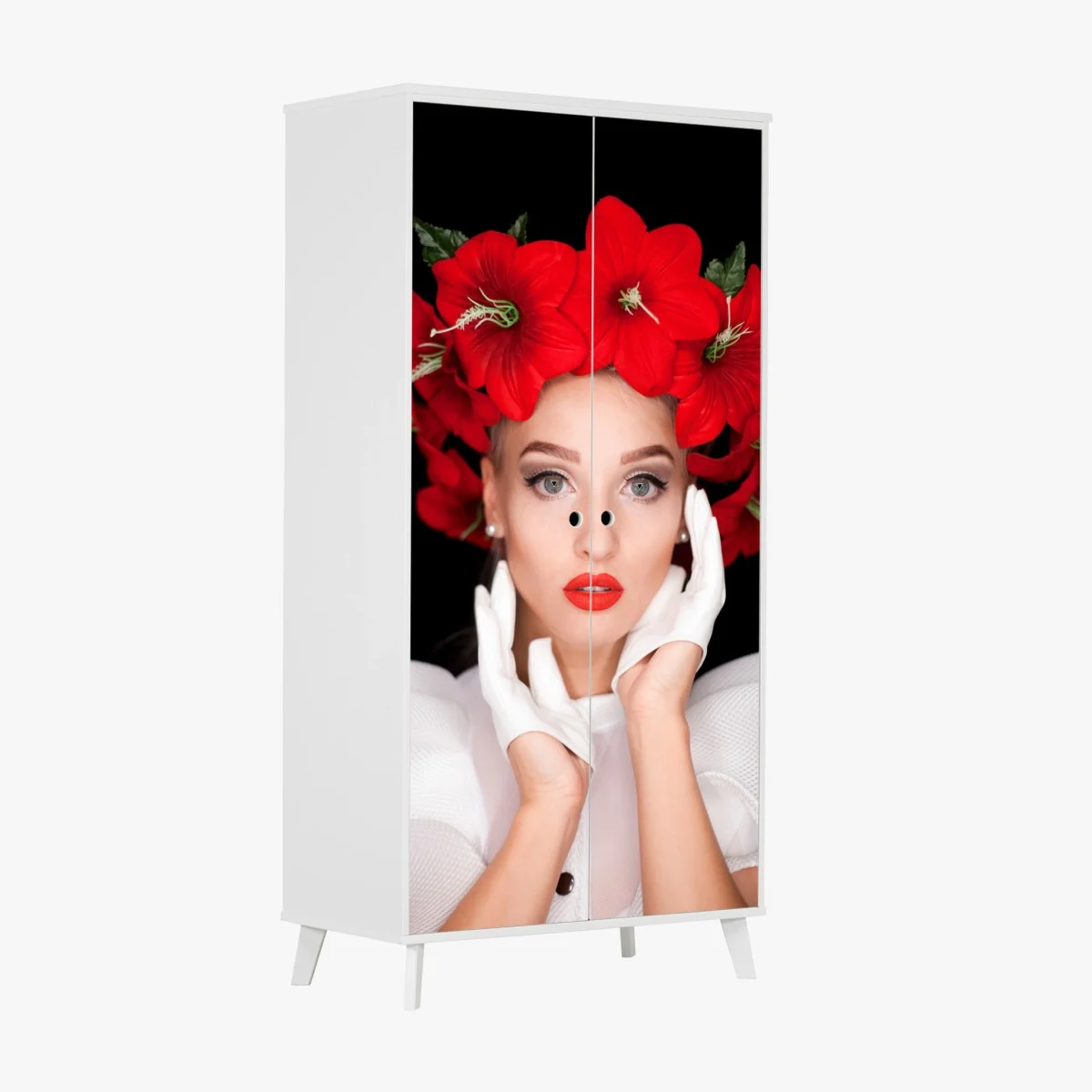 Adesivo per armadio ritratto floreale: eleganza in rosso e bianco • Wallissimo® Adesivo per armadio ritratto floreale: eleganza in rosso e bianco • Wallissimo®