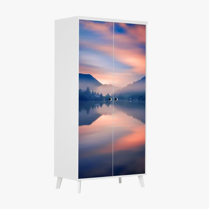 Adesivo per armadio mattino nebbioso sul lago di montagna