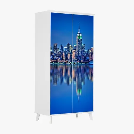 Adesivo per armadio riflessi notturni sullo skyline di New York • Wallissimo®