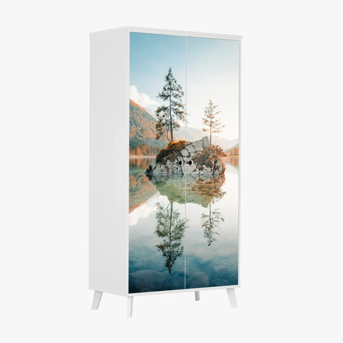 Adesivo per armadio riflessi al tramonto sull'isola del lago Hintersee • Wallissimo®