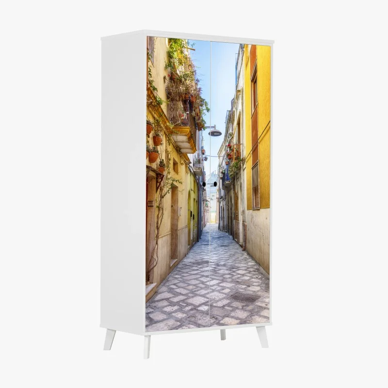 Adesivo per armadio vicolo fiorito nel centro storico di Brindisi