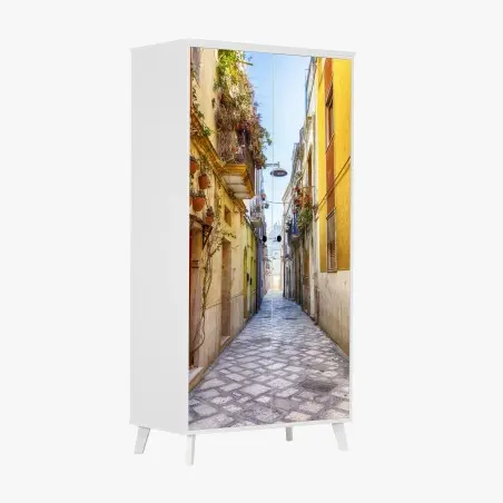 Adesivo per armadio vicolo fiorito nel centro storico di Brindisi • Wallissimo®