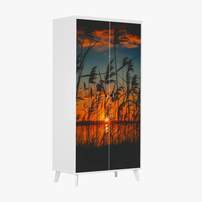 Adesivo per armadio tramonto sulle rive: silhouette di canne al vento