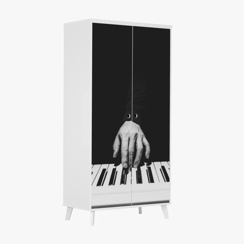 Adesivo per armadio mano sul pianoforte in bianco e nero