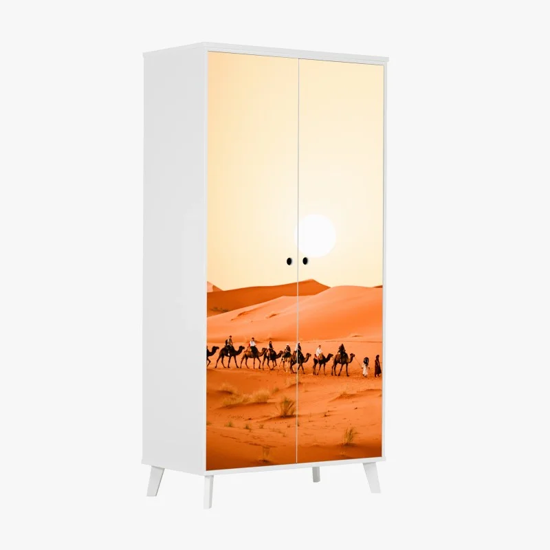 Adesivo per armadio carovana nel deserto al tramonto