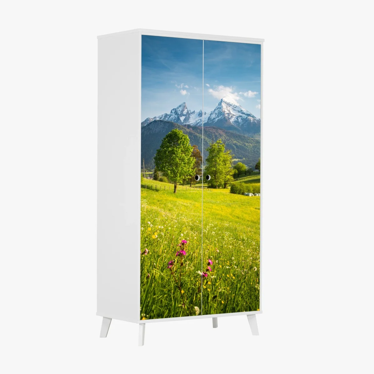 Adesivo per armadio panorama alpino primaverile con prati fioriti • Wallissimo® Adesivo per armadio panorama alpino primaverile con prati fioriti • Wallissimo®