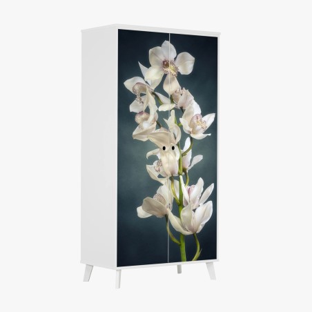 Adesivo per armadio ramo di orchidee bianche su sfondo scuro • Wallissimo®