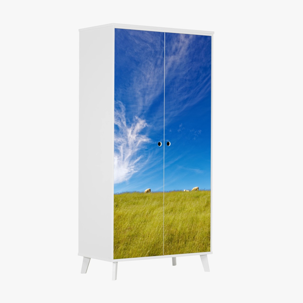 Adesivo per armadio collina di pecore sotto un cielo infinito • Wallissimo®