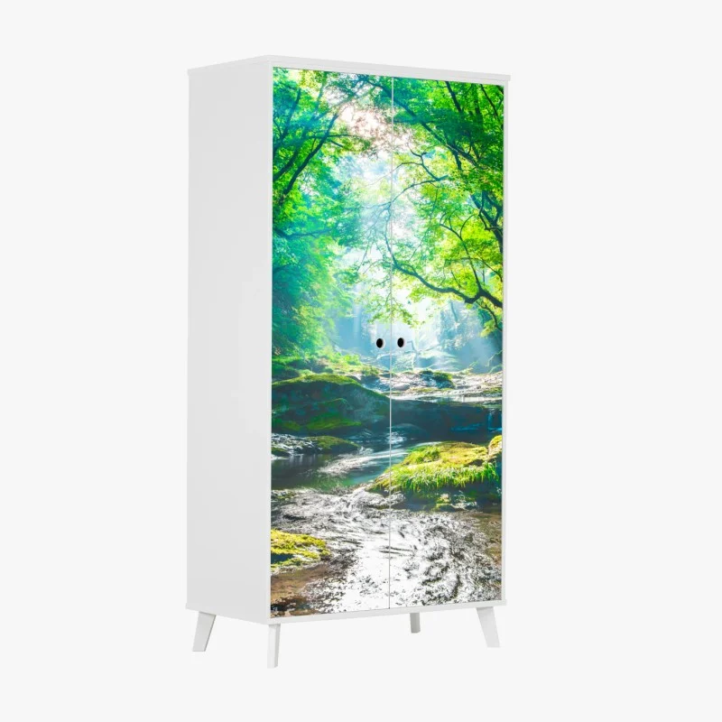 Adesivo per armadio rifugio verde sul ruscello