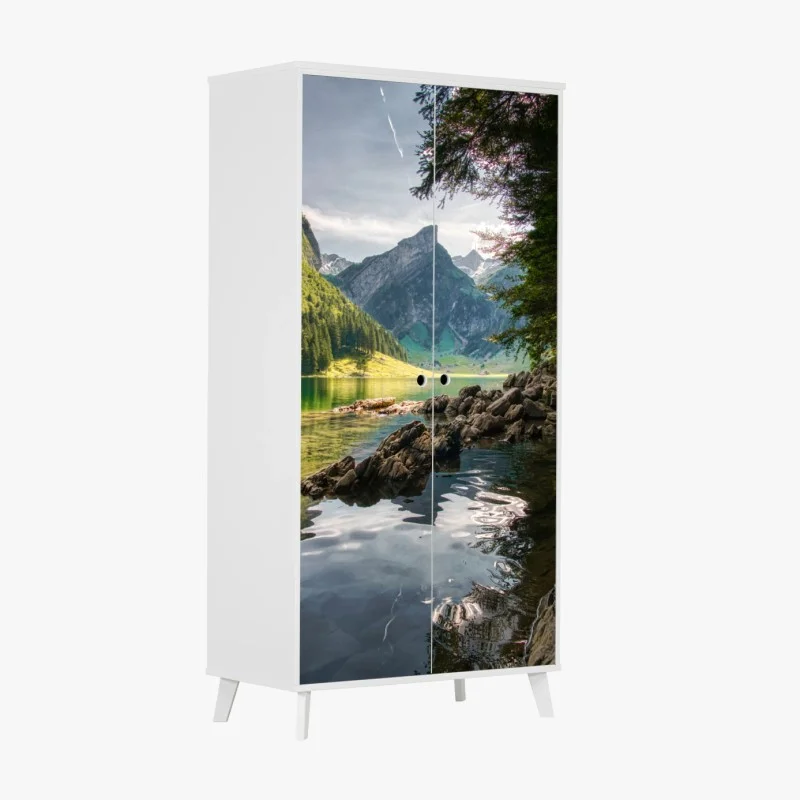 Adesivo per armadio riflessi montani sul lago smeraldo