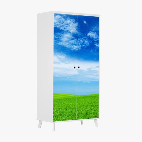 Adesivo per armadio prato verde sotto il cielo azzurro • Wallissimo®