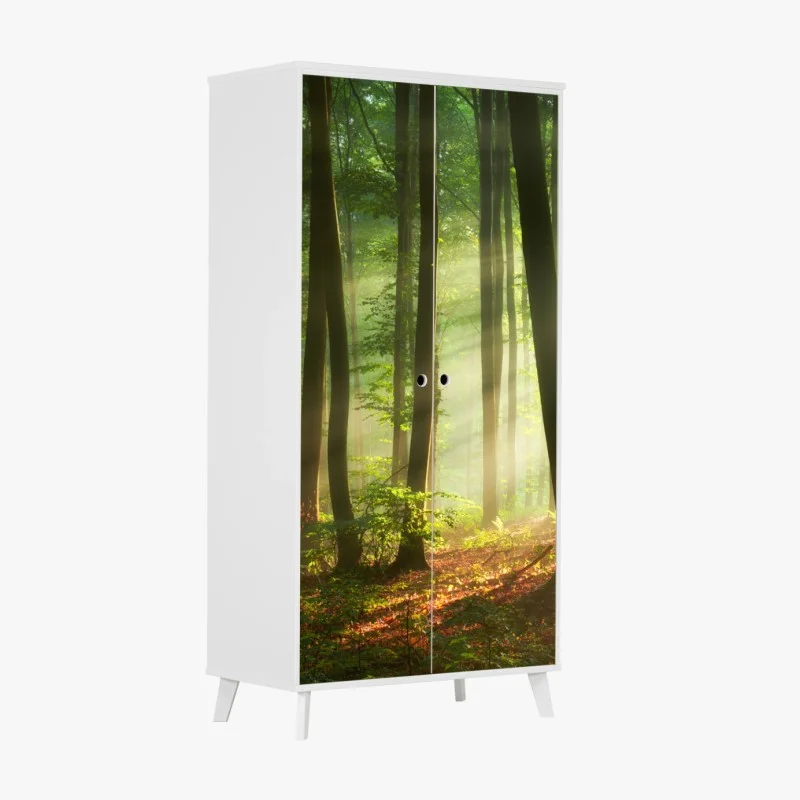 Adesivo per armadio mattina dorata nel bosco