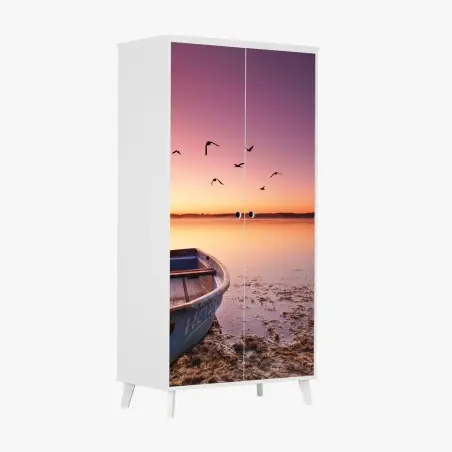 Adesivo per armadio tramonto sul lago con barca solitaria • Wallissimo®