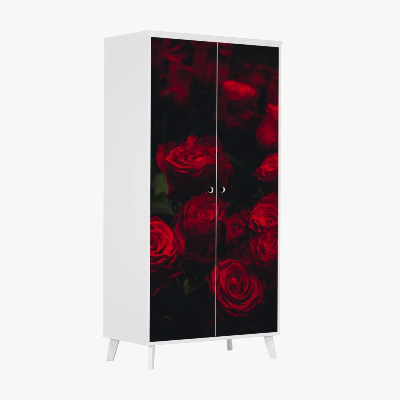 Adesivo per armadio composizione di rose rosse su sfondo scuro