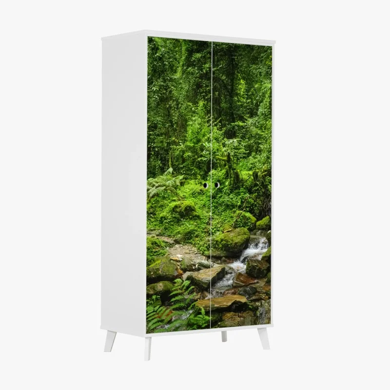 Adesivo per armadio rifugio verde nella foresta pluviale