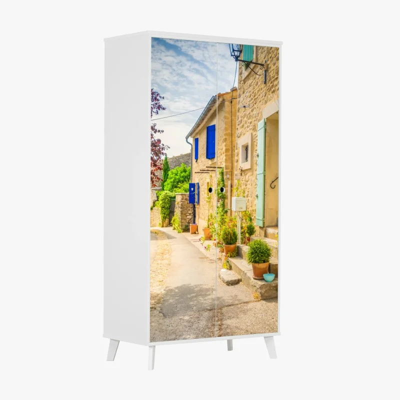 Adesivo per armadio vicolo soleggiato con case in pietra