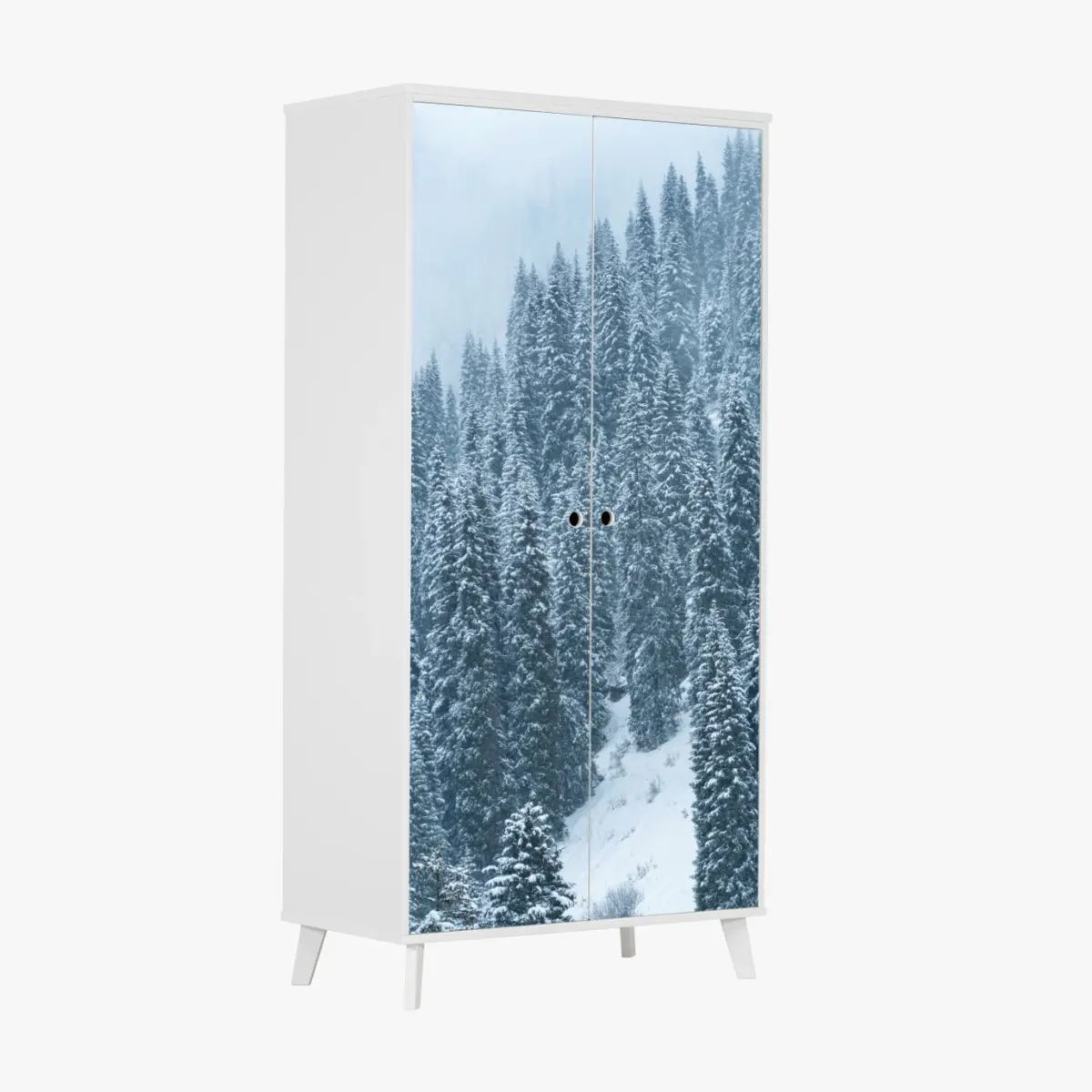 Adesivo per armadio foresta di abeti sotto la neve • Wallissimo®