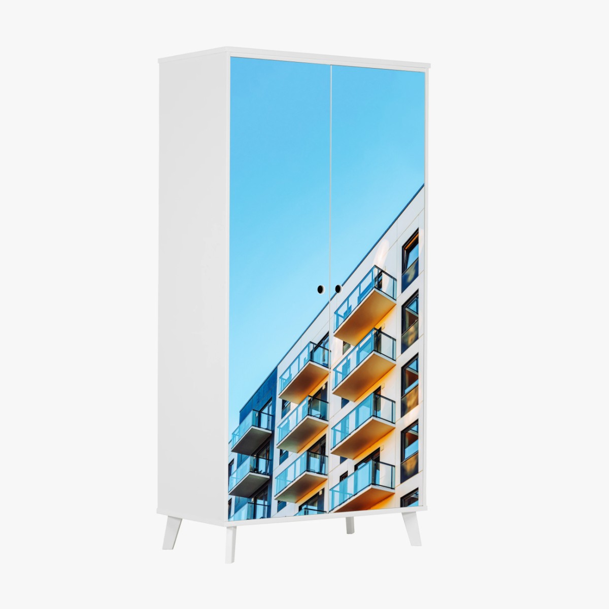 Adesivo per armadio facciata moderna con balconi su cielo azzurro • Wallissimo®