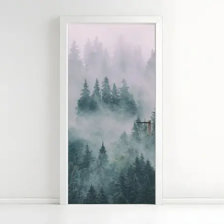 Adesivo per porta foresta avvolta nella nebbia • Wallissimo®