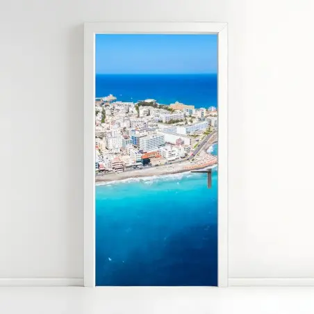 Adesivo per porta panorama aereo della costa di Rodi • Wallissimo®