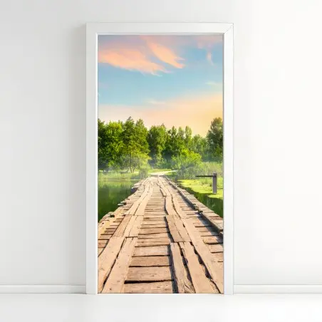 Adesivo per porta ponte di legno sul lago al tramonto • Wallissimo®