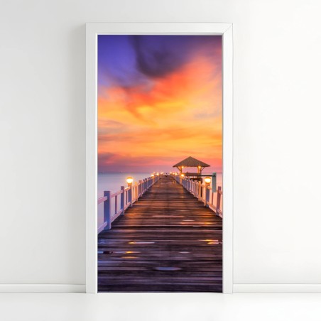 Adesivo per porta molo al tramonto verso l'orizzonte • Wallissimo®