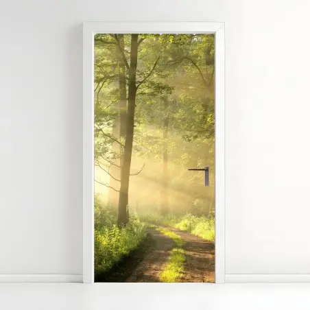 Adesivo per porta sentiero nel bosco al mattino • Wallissimo®