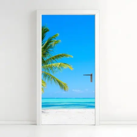 Adesivo per porta oasi tropicale con palma su spiaggia turchese • Wallissimo®