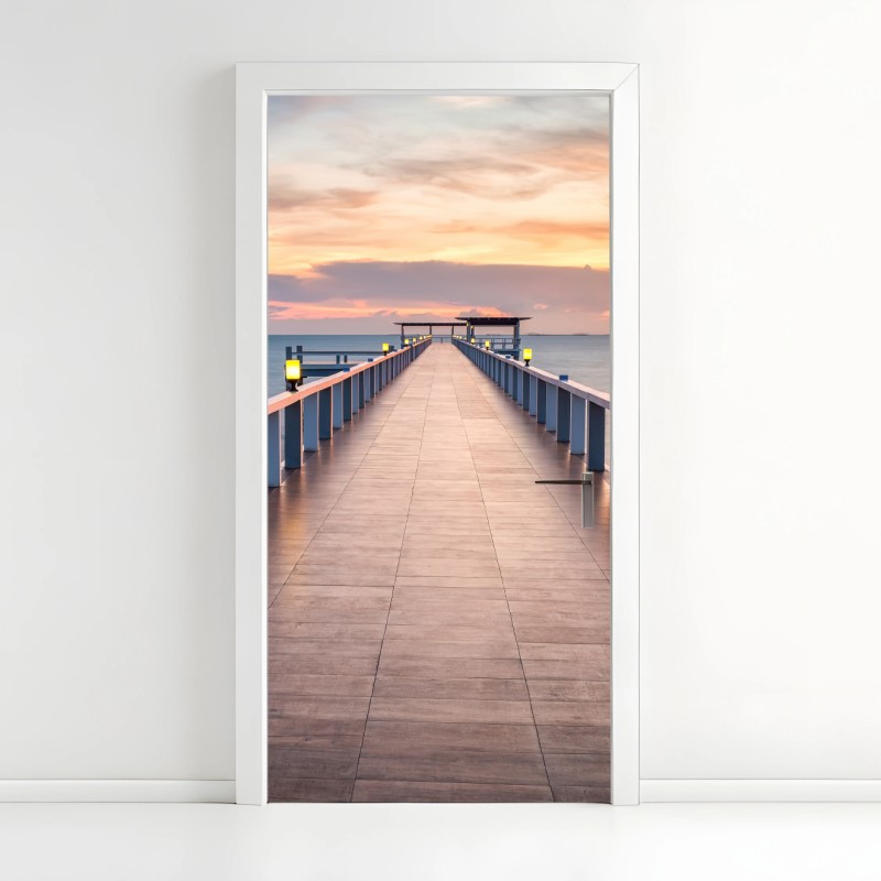Adesivo per porta passerella sul mare al tramonto